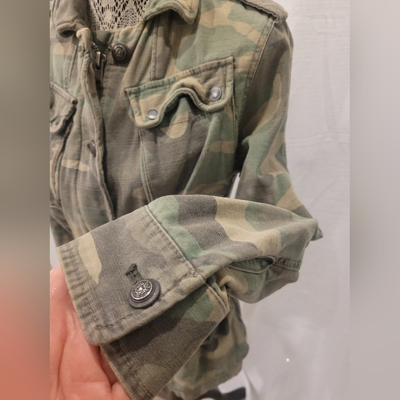Free People Not Your Brothers Faded Green Camo Print Jacket Sz XS - Picture 8 of 13